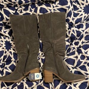 Size 12 women’s gray boots